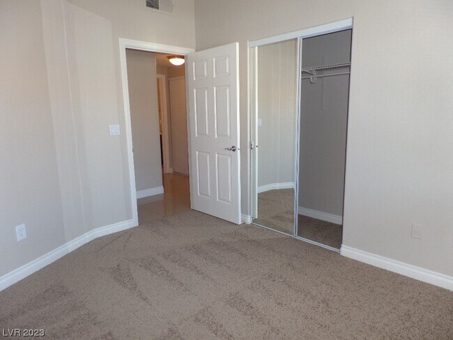 Building Photo - 2291 W Horizon Ridge Pkwy