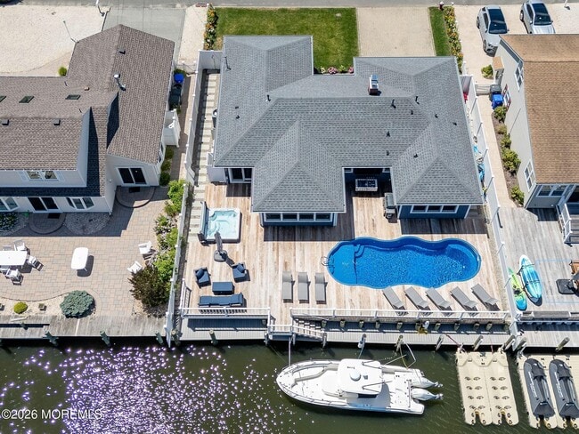 Foto del edificio - 347 Bay Ln