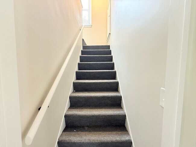Foto del edificio - Renovated 3-Bedroom Home – We Welcome Sect...