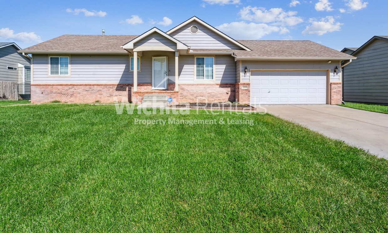 Primary Photo - 3 bedroom 3 bath home in the Maize School ...