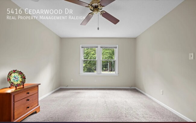 Foto del edificio - 5416 Cedarwood Dr