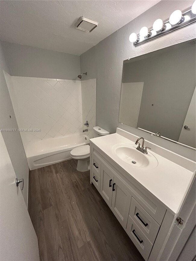 Building Photo - 1360 Collins Ave