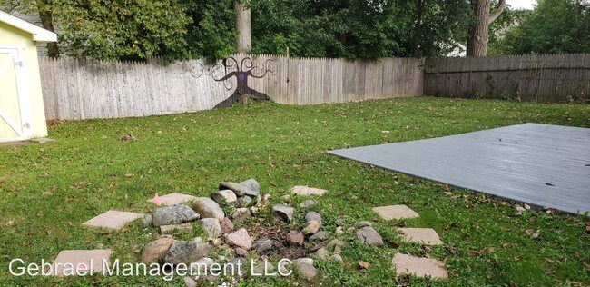 Building Photo - 3 br, 1 bath House - 2083 Cherrywood Dr.