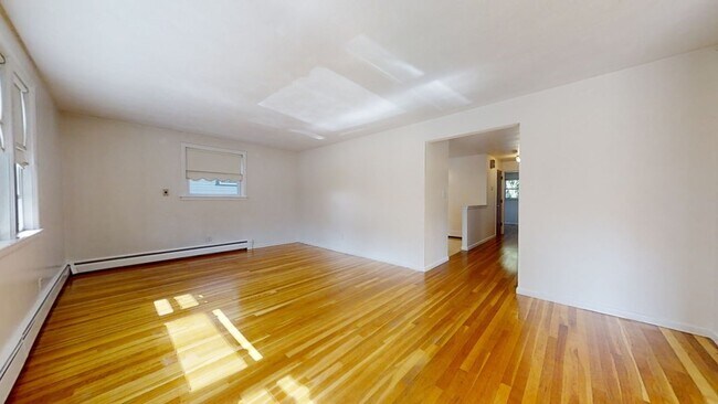 Building Photo - 28 Hersom St