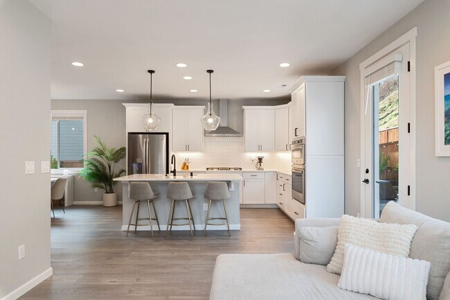 Building Photo - Newly Remodeled 4bed/2.5bath Home in Gig Harbor!