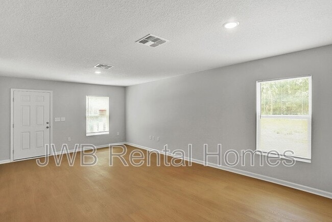 Building Photo - 6015 Dunmire Ave