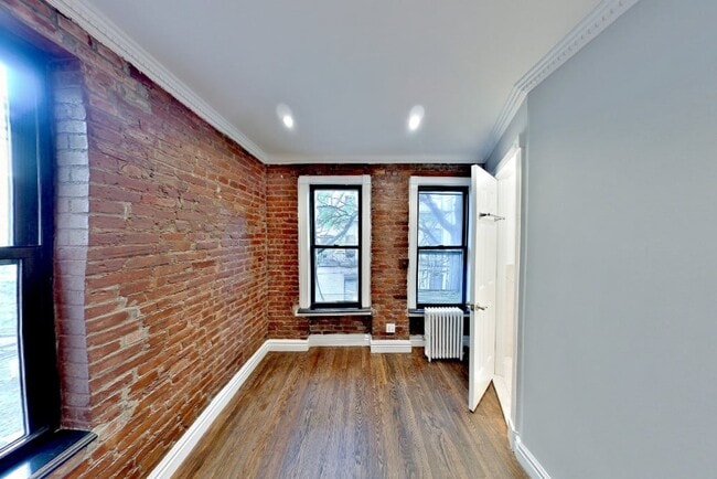 Building Photo - 416 E 13th St
