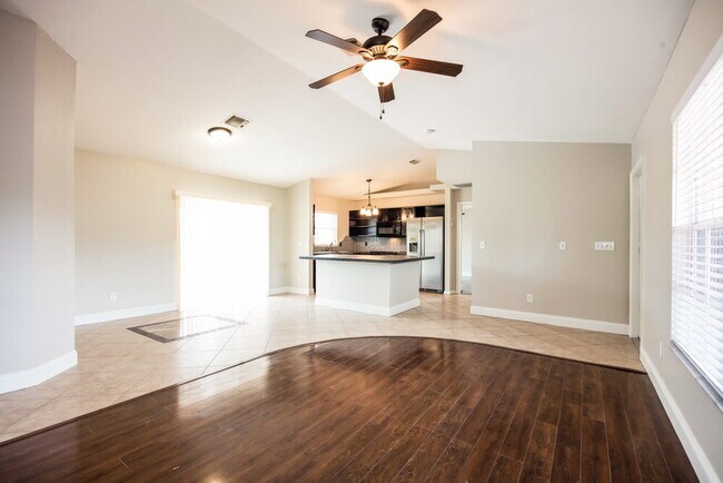 Building Photo - 811 SW 14th Pl