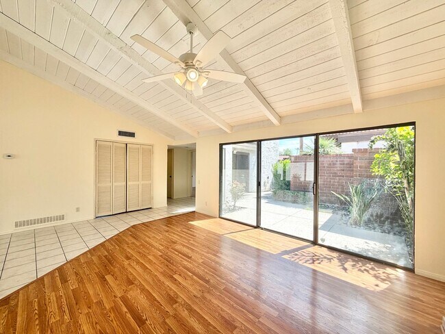 Building Photo - AVAILABLE NOW!! 3 Bedroom 2.5 Bathroom Condo in Palm Springs!
