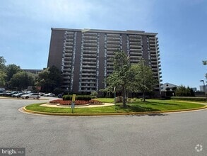 Building Photo - 1800 Old Meadow Rd