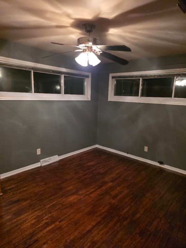 Building Photo - 528 Camrose Dr