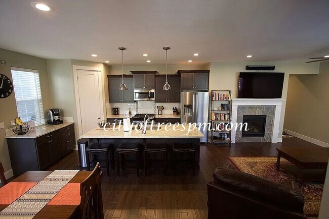 Foto del edificio - Harris Crossing at Harris Ranch.