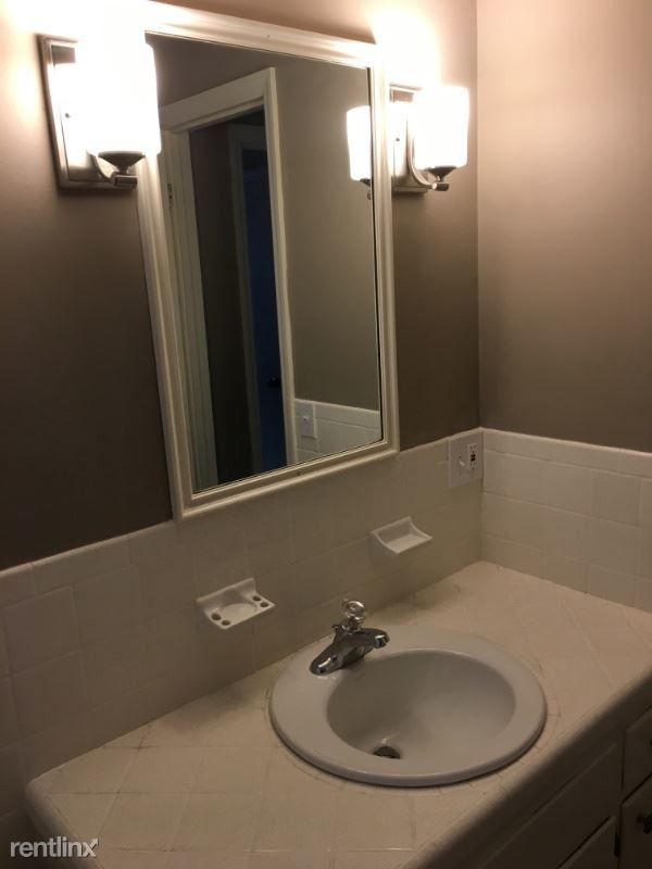 Building Photo - 2 br, 1 bath Apartment - 8438 Travis Lane