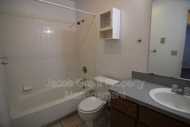 Building Photo - 2118 Meppen Dr