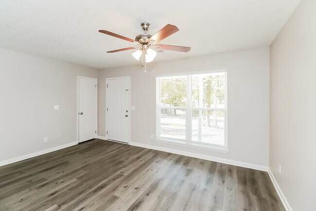 Foto del edificio - 300 N Meade Dr