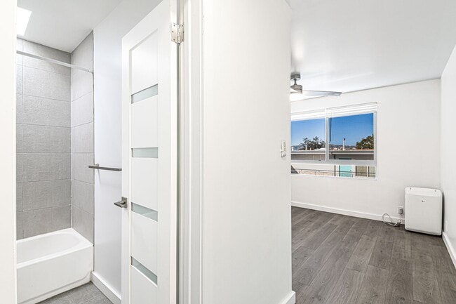 Building Photo - 5005 August St