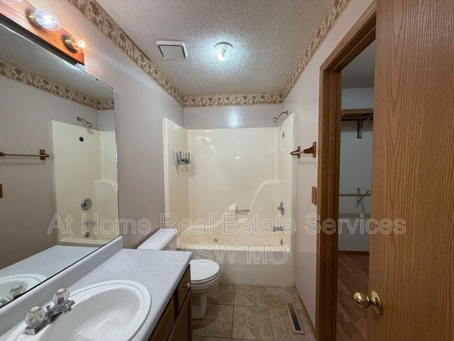 Building Photo - 3004 W Knob Hill St