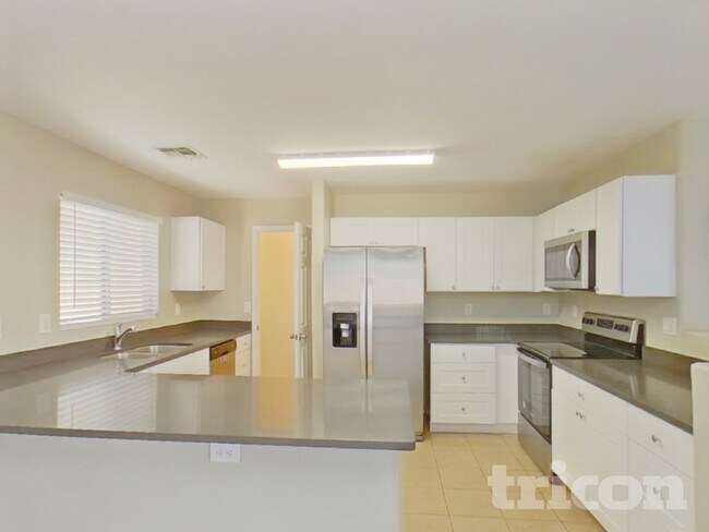 Foto del edificio - 43846 W Magnolia Rd