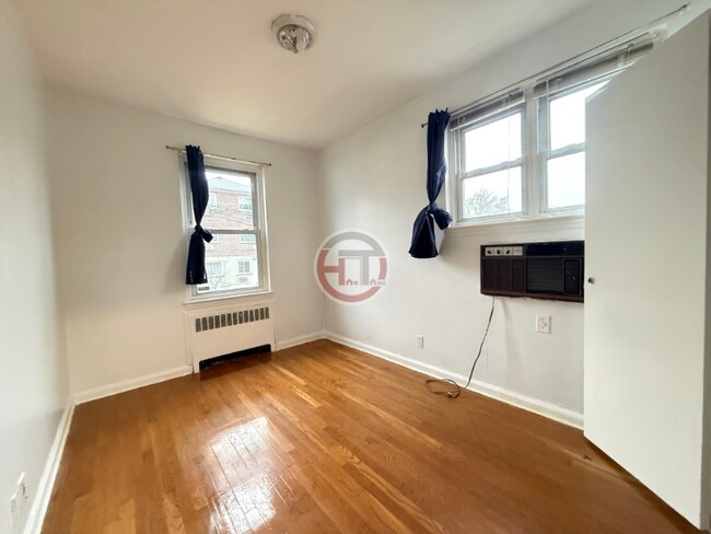 Foto del edificio - 1821 Edison Ave