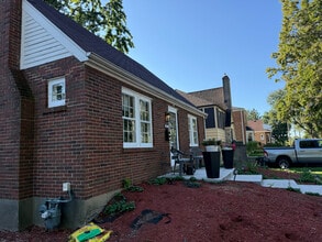 Building Photo - 421 N Linden St