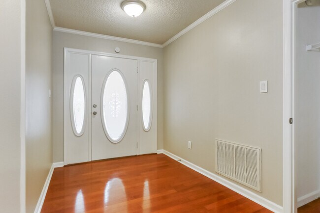 Foto del edificio - 210 Dogwood Pl Dr