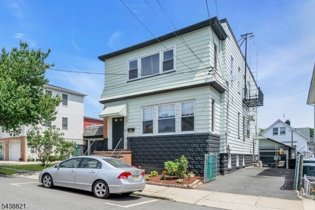 Building Photo - 206 Highland Ave