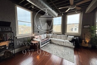 Building Photo - 215 Ice Ave