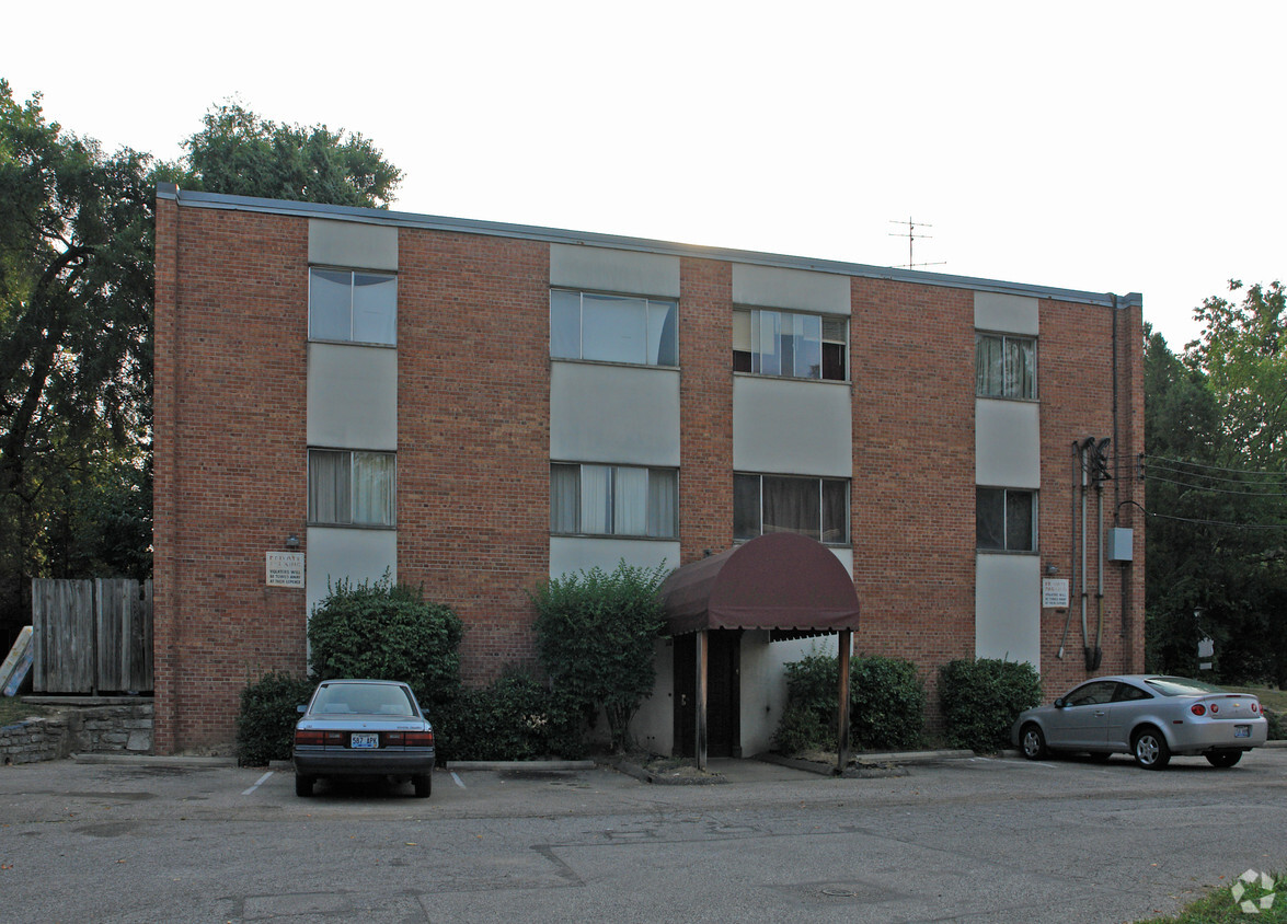 Primary Photo - 104 E 25th St