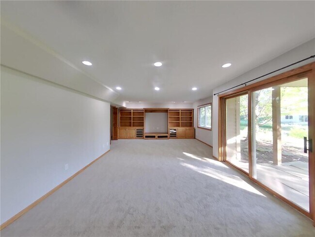 Foto del edificio - 3420 Olive Ln N