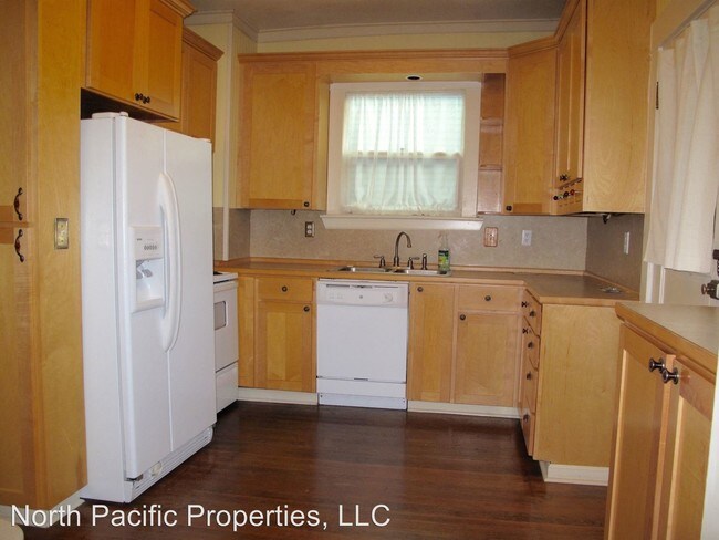 Building Photo - 3 br, 1 bath House - 816 Yakima Ave S