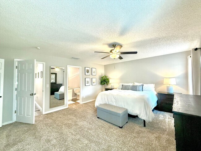 Building Photo - Charming Neptune Beach Townhome – Your Coa...