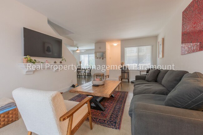 Building Photo - For Rent: Modern 2-Bedroom, 2-Bath Townhou...