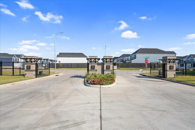 Foto del edificio - 2921 Needham Gdn Ln