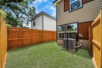 Building Photo - 7611 Shotwell St
