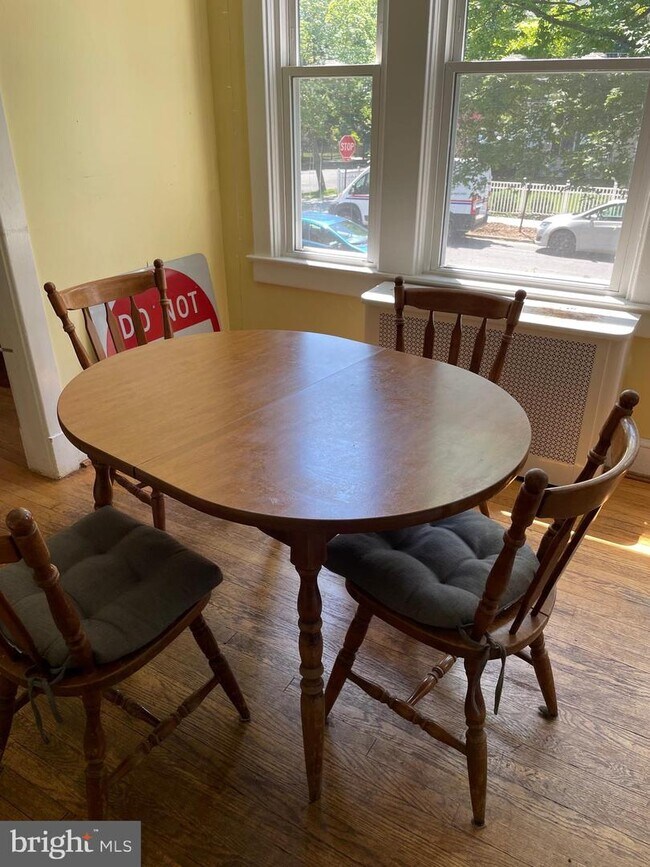 Foto del edificio - 4229 Brandywine St NW