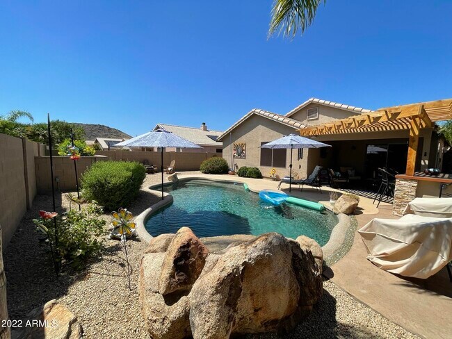 Building Photo - 2263 E Mariposa Grande