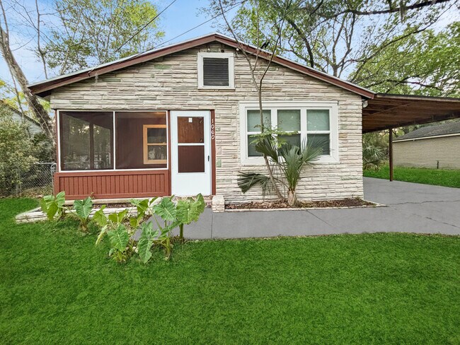 Building Photo - 1060 Woodstock Ave