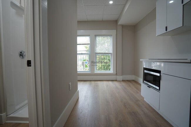 Building Photo - 142 Dorchester St