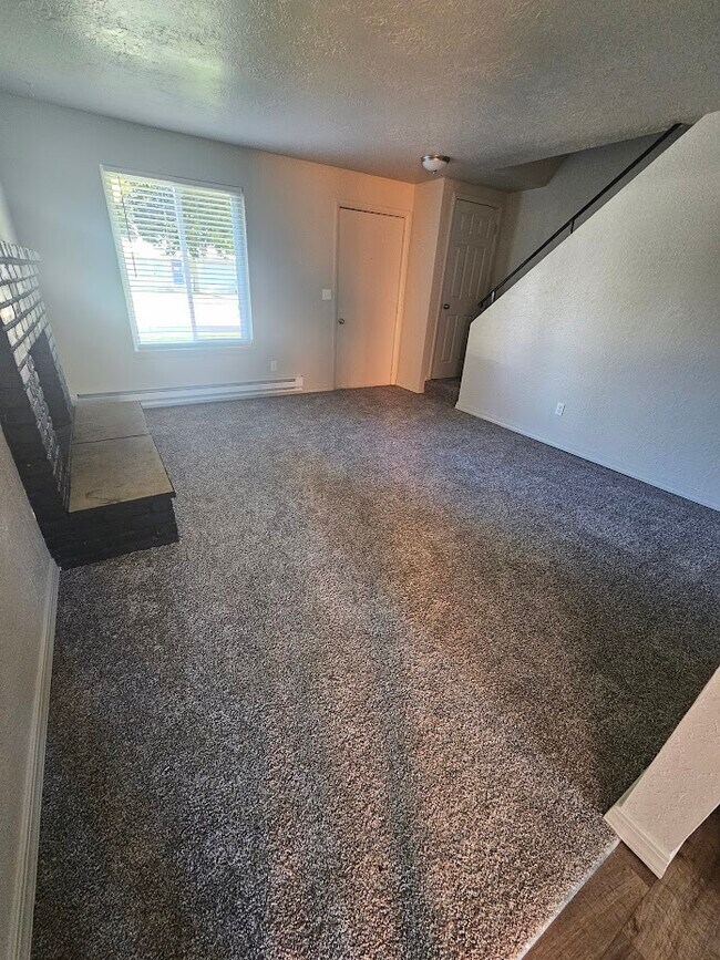 Foto del edificio - 5891 N Streamside Pl