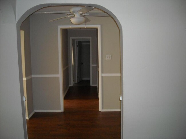 Building Photo - 917 N. Cherokee