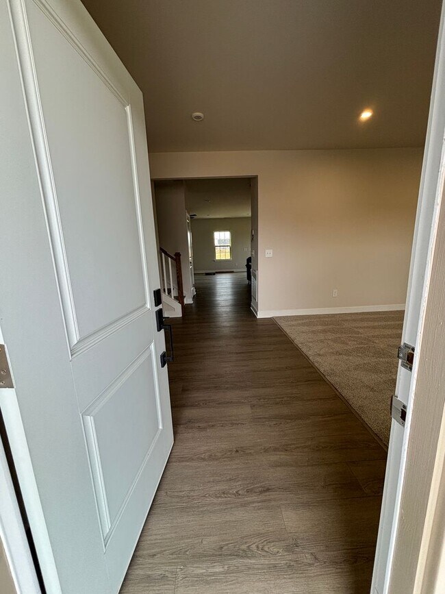 Building Photo - Luxury- New Construction