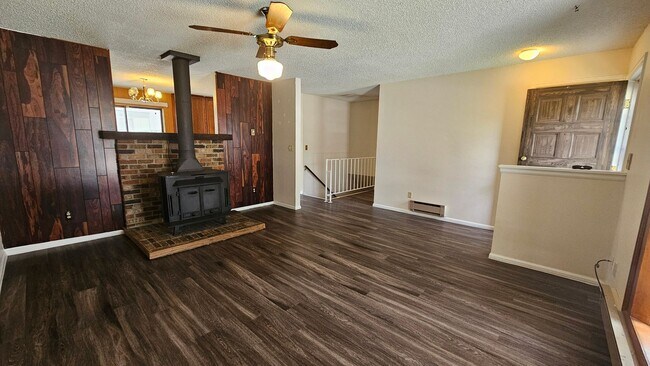 Building Photo - Nice Ranch with Huge Yard in Lac Amora!