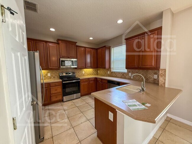 Foto del edificio - 109 Whispering Pines Way