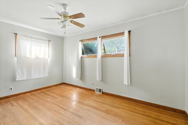 Foto del edificio - 18 Maplewood Dr