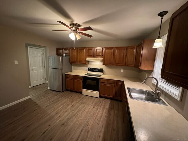 Building Photo - 48 Hidden Pond Dr