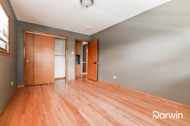 Building Photo - 5949 S Kolin Ave, Chicago, IL 60629