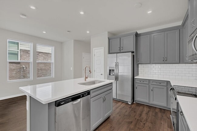 Building Photo - 5084 Dayflower Dr