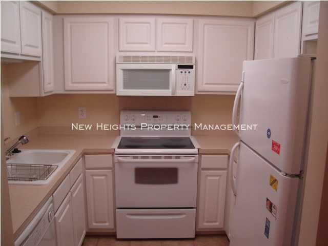 Building Photo - 1061 Planters Pl