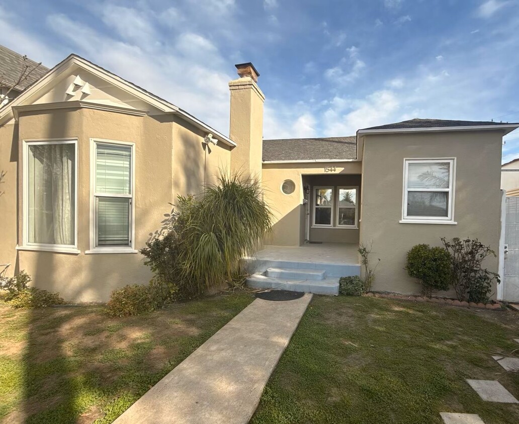 Foto principal - Spacious 3BR 2BA Home ideally located off ...