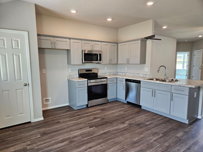 Foto del edificio - PRE-LEASING FOR AUG 10 MOVE-IN - Newer 4 bedroom / 2 bathroom home!